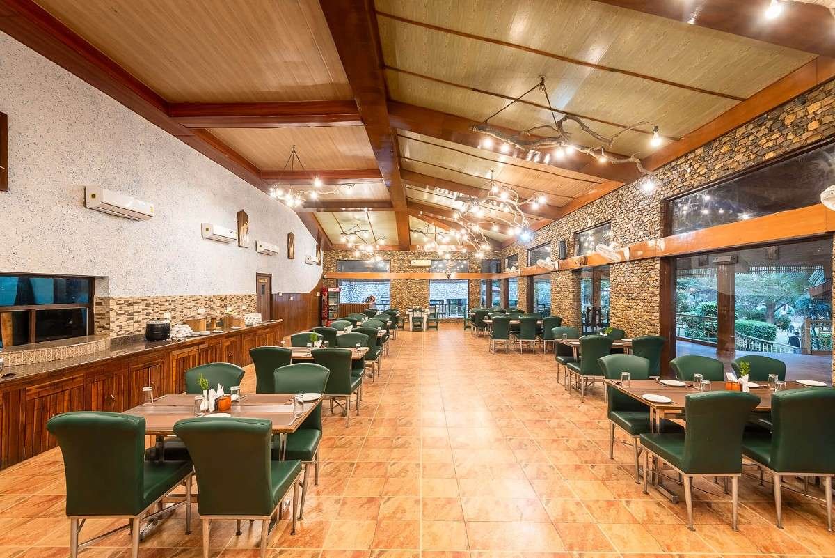 Dining Table Arrangement